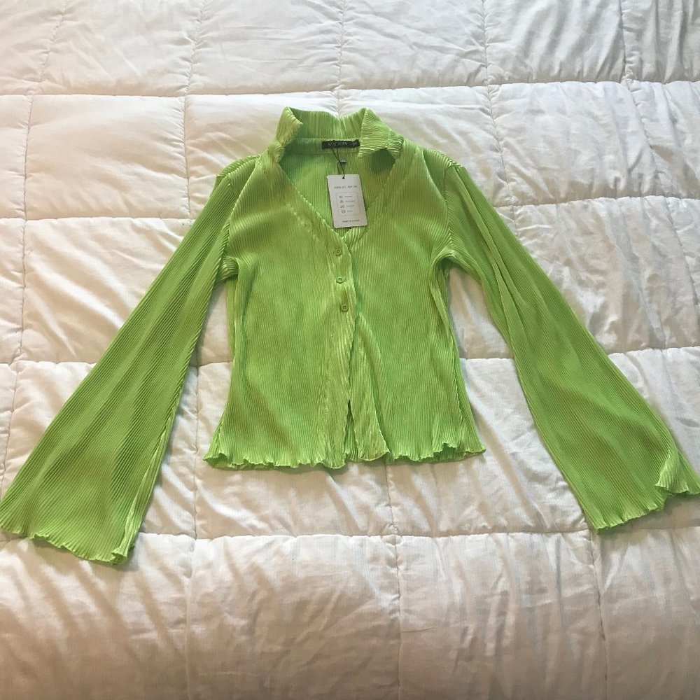 ⭐️3/$25 Long Flare Sleeve Top - Picture 2 of 4